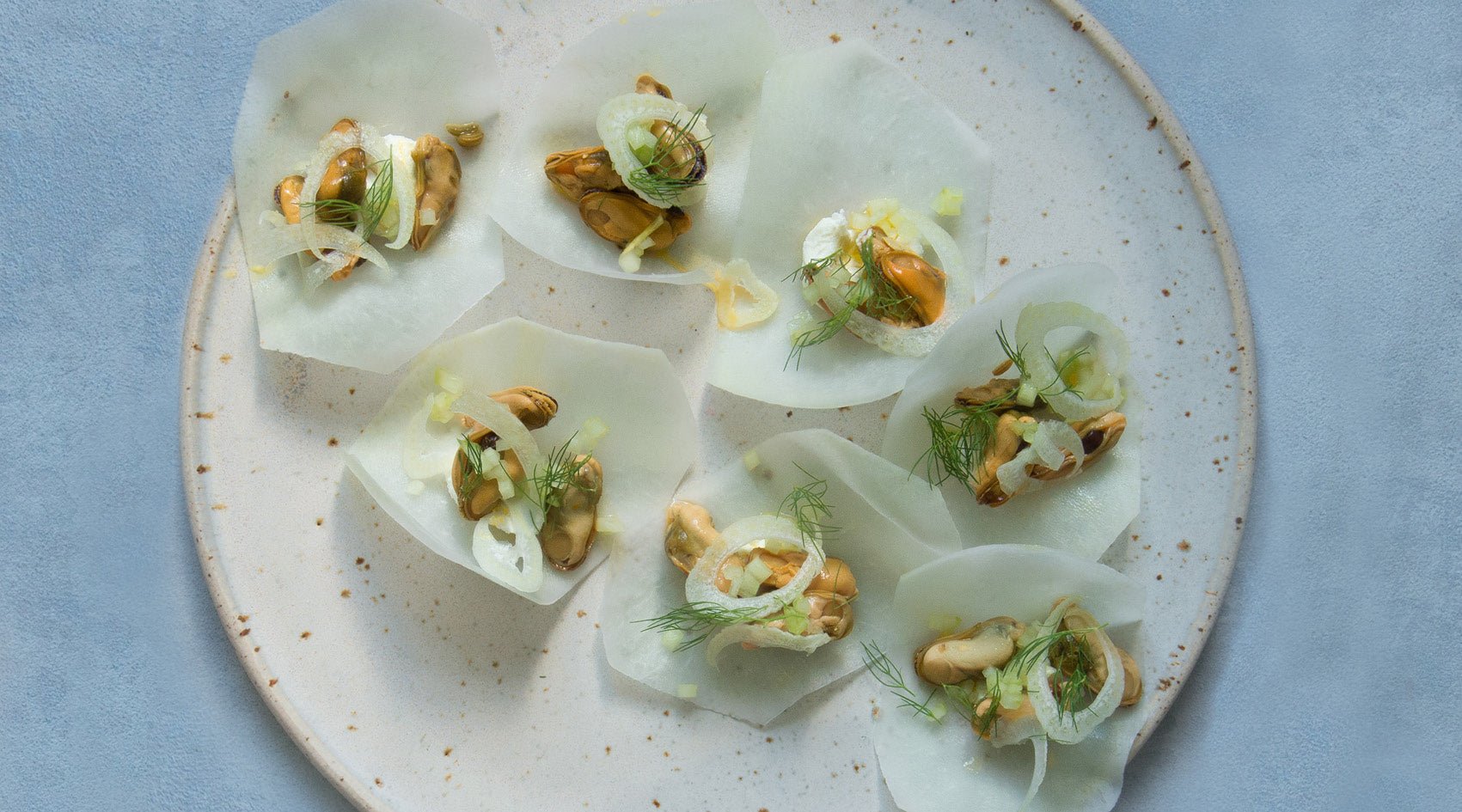 Blue mussels with fennel, dill and fresh cheese - FANGST