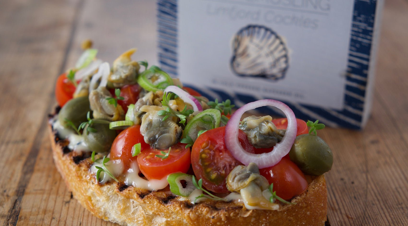 Limfjord cockles on toast with tomatoes - FANGST