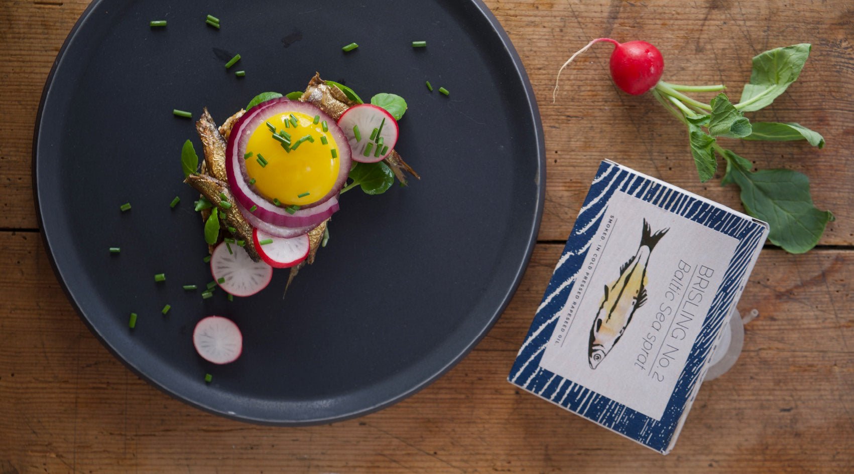 Nordic sardines on rye bread with egg yolk - FANGST