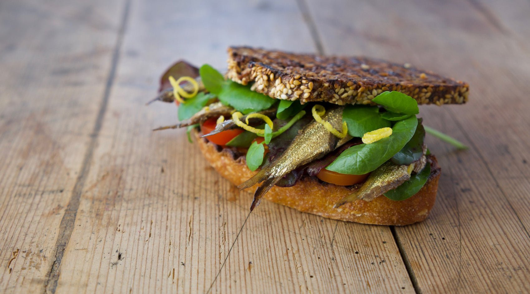 Nordic sardines in wheat- and rye bread sandwich - FANGST