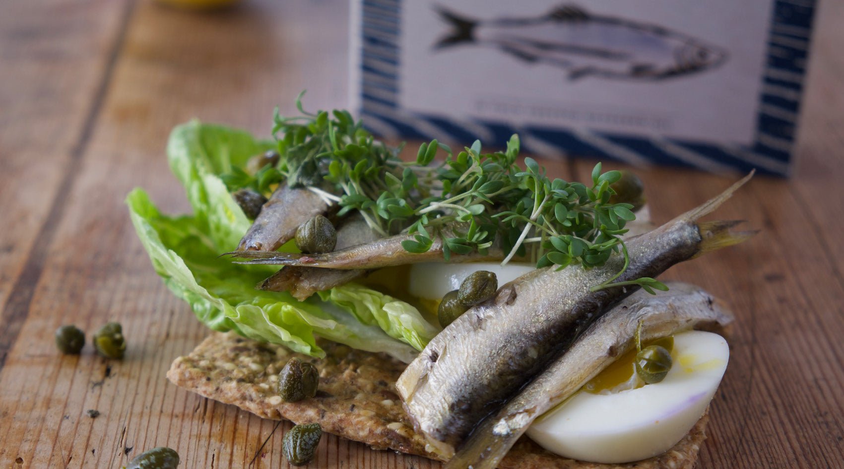 Nordic sardines on lettuce and egg - FANGST