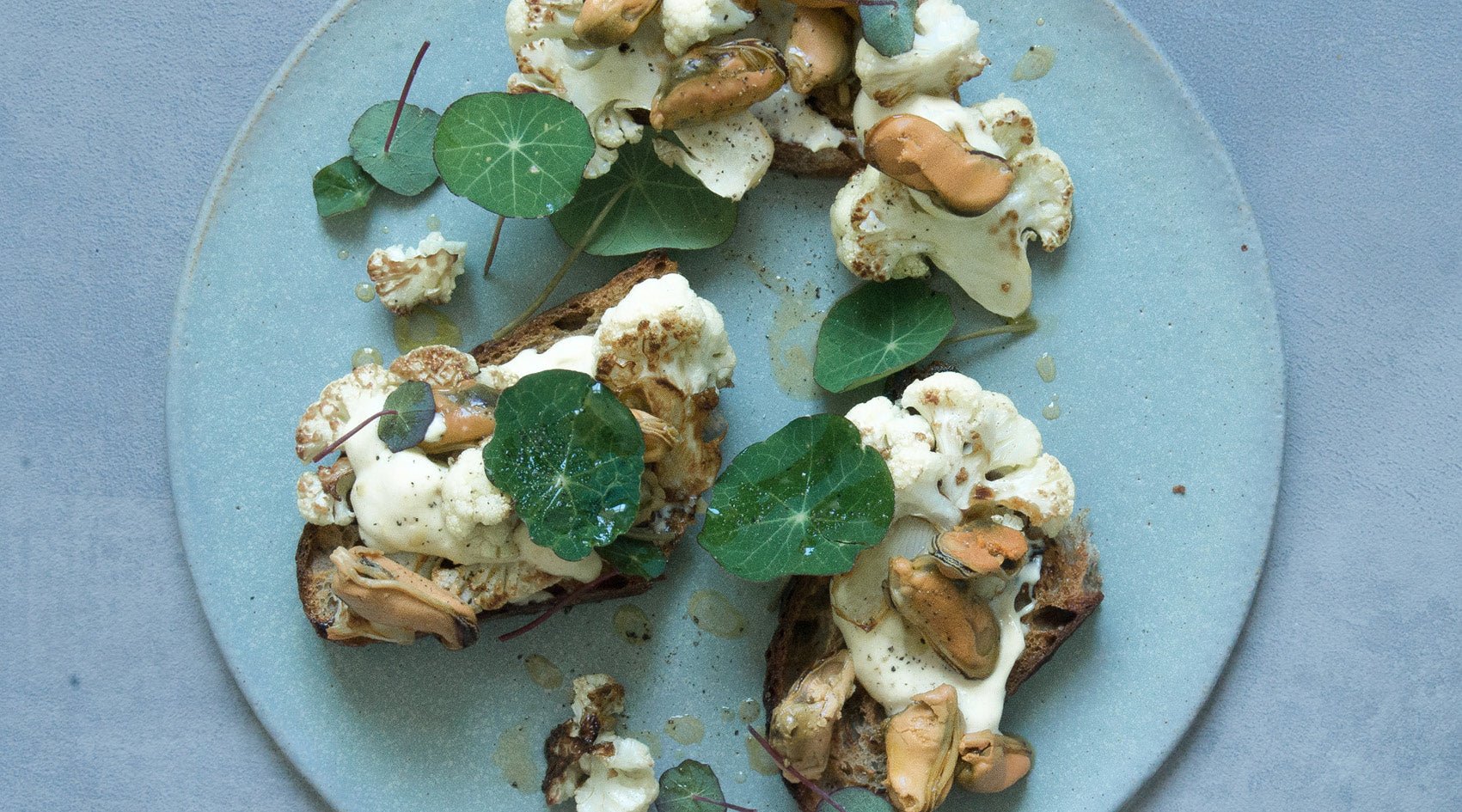 Rökta blåmusslor med snabbrostad blomkål